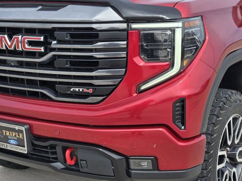 Used 2022 GMC Sierra 1500 AT4 w/ Technology Package AWD/4WD image 10