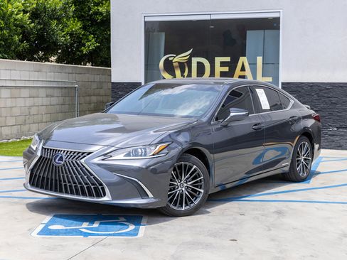 Used 2022 Lexus ES 300h w/ Accessory Package FWD image 6