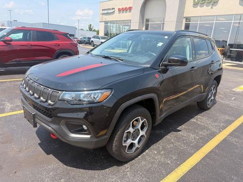 Used 2022 Jeep Compass Trailhawk w/ Sun and Sound Group AWD/4WD image 7
