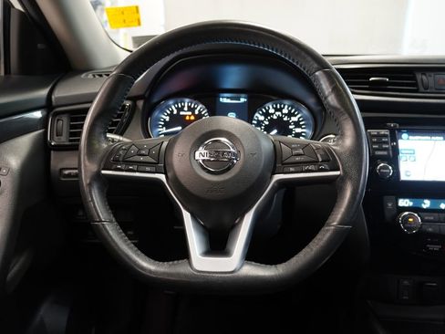 Used 2017 Nissan Rogue SV w/ SV Premium Package AWD/4WD image 15