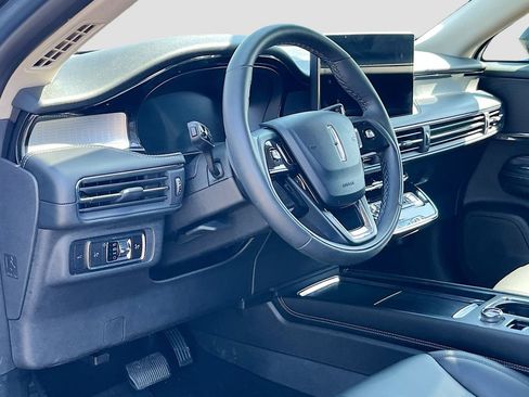 Used 2025 Lincoln Corsair FWD image 9