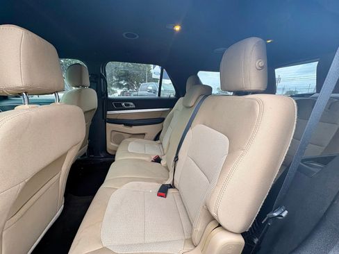 Used 2017 Ford Explorer XLT FWD image 11