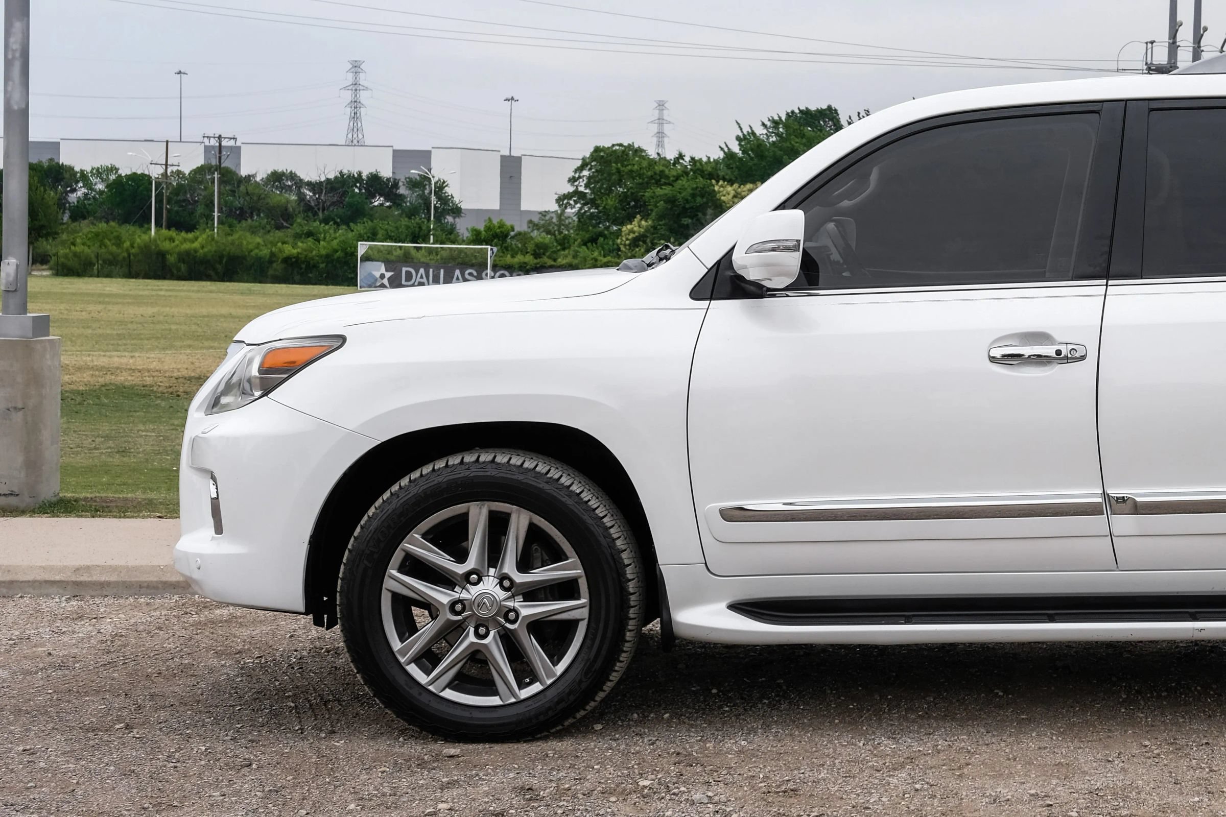 Used 2013 Lexus LX 570 4WD w/ Luxury Pkg image 14