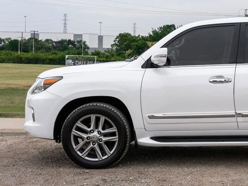 Used 2013 Lexus LX 570 4WD w/ Luxury Pkg image 14