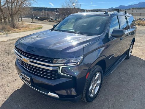Used 2022 Chevrolet Suburban LT image 1
