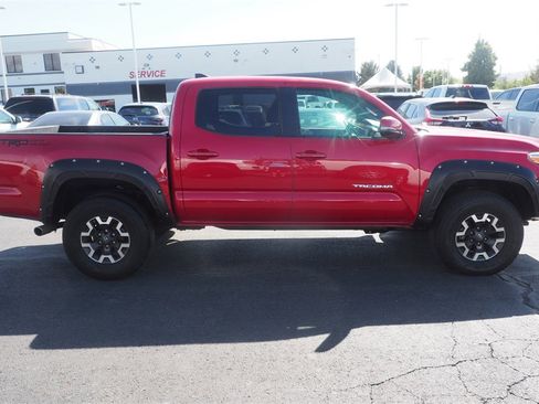 Used 2018 Toyota Tacoma TRD Off-Road w/ Technology Package image 4