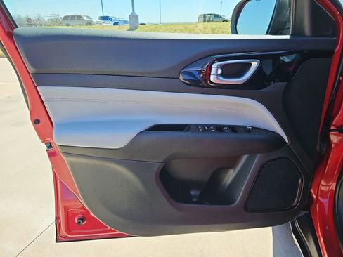 Used 2024 Jeep Compass Limited image 21