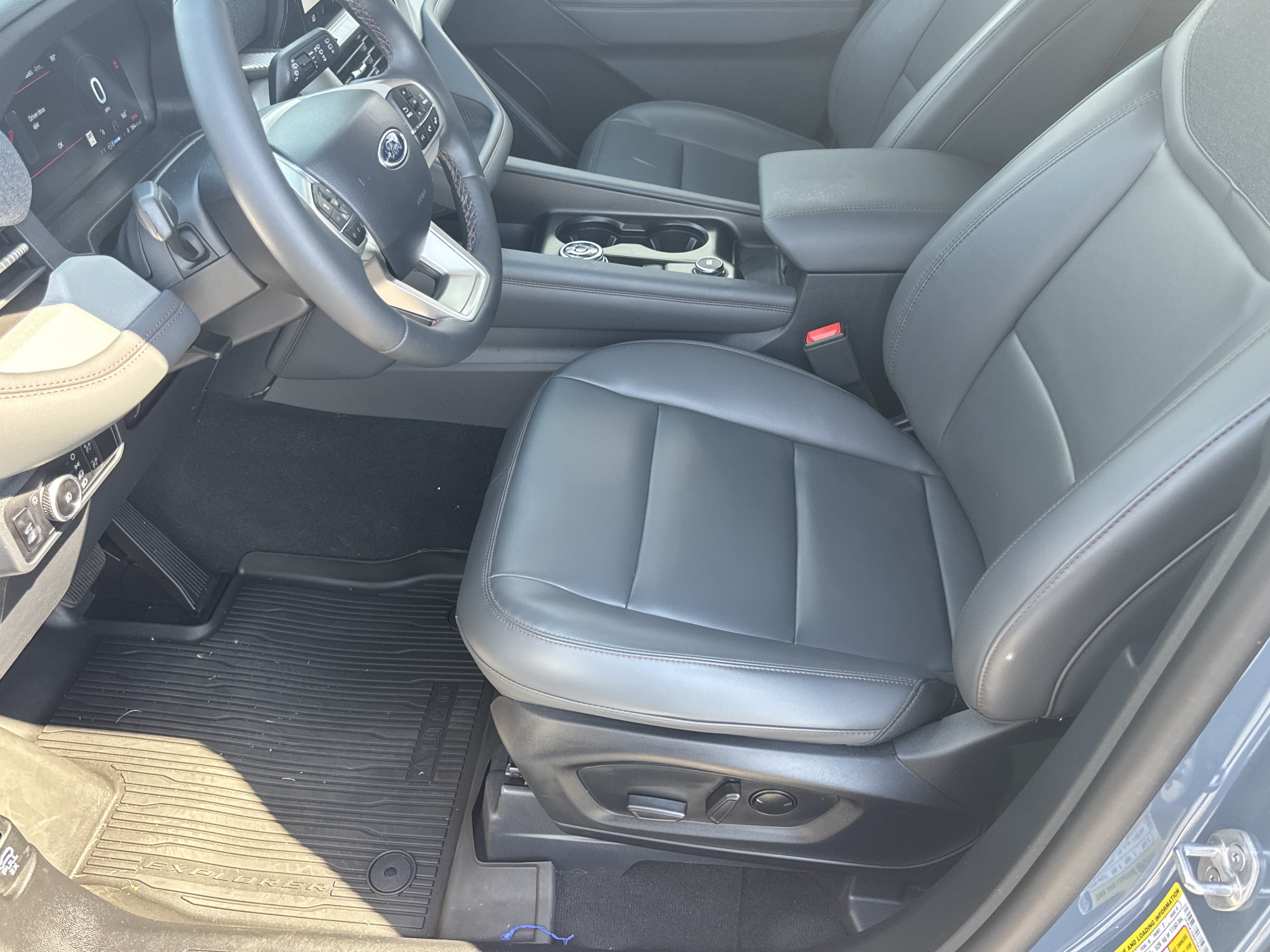 Used 2026 Ford Explorer Active w/ Active Comfort Package RWD image 9