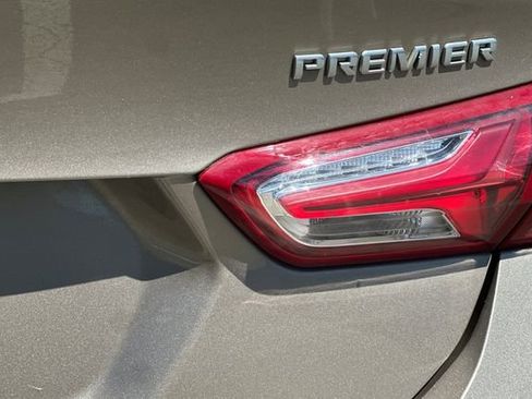 Used 2022 Chevrolet Malibu Premier FWD image 34