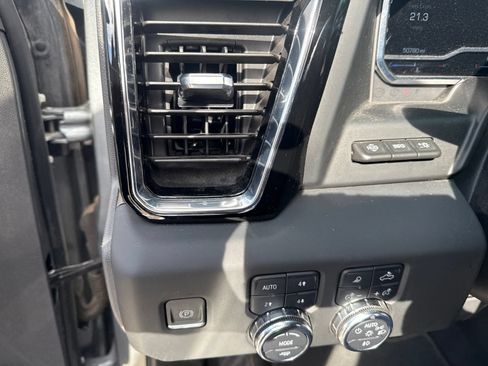 Used 2024 GMC Sierra 1500 Denali w/ Technology Package AWD/4WD image 16