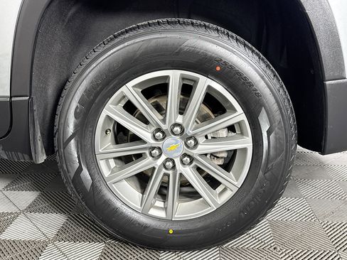 Used 2023 Chevrolet Traverse LT image 33