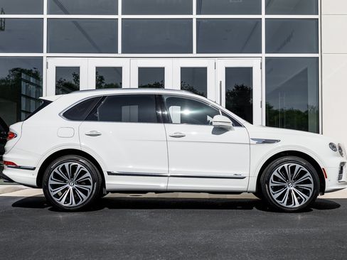 Certified 2023 Bentley Bentayga AWD/4WD image 20