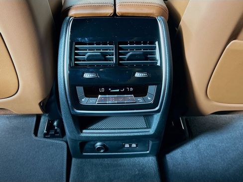 Used 2027 BMW X7 M60i AWD/4WD image 18