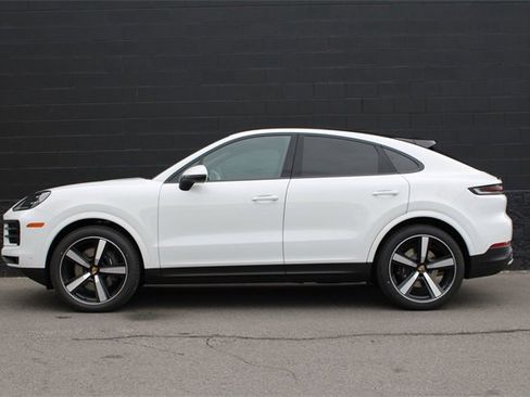 Used 2025 Porsche Cayenne Coupe image 2