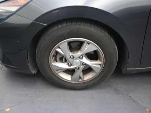 Used 2021 Hyundai Elantra SE FWD image 9