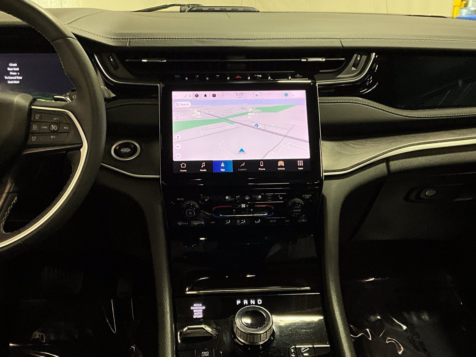 Used 2022 Jeep Grand Cherokee Limited 4xe w/ Luxury Tech Group II AWD/4WD image 8