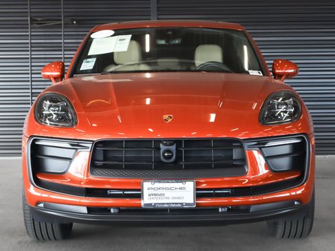 Certified 2025 Porsche Macan image 8