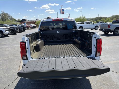 New 2026 Chevrolet Colorado W/T image 18