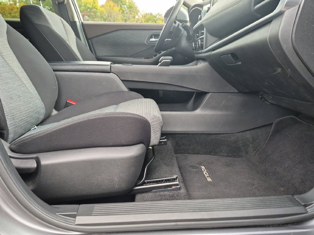 Used 2023 Nissan Rogue SV AWD/4WD image 24