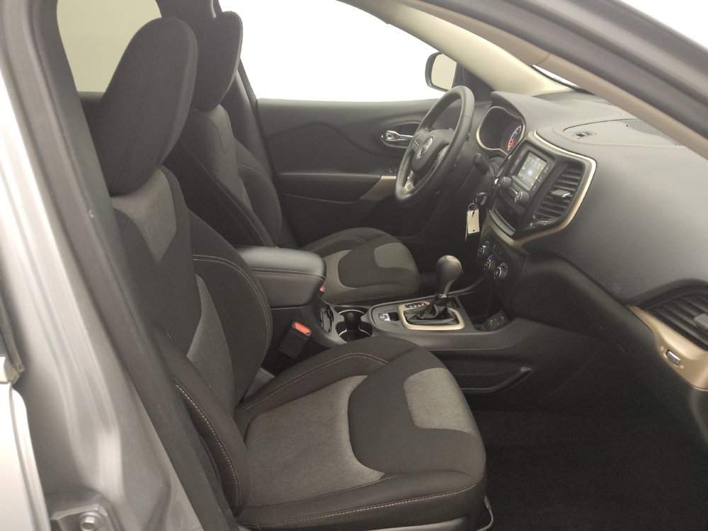 Used 2018 Jeep Cherokee Latitude FWD image 21