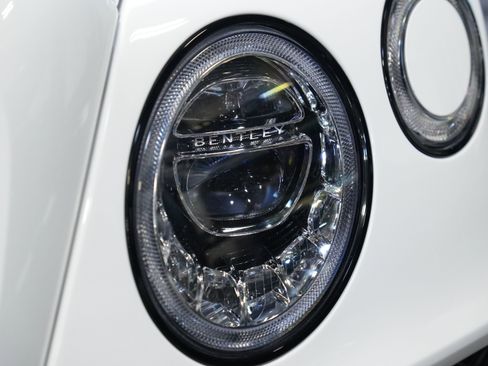 Used 2018 Bentley Bentayga AWD/4WD image 11