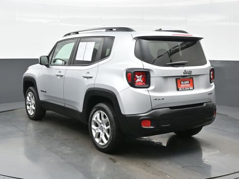 Used 2017 Jeep Renegade Latitude w/ Cold Weather Group AWD/4WD image 4