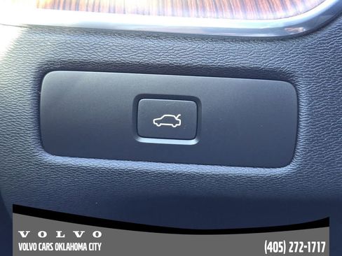 Certified 2023 Volvo XC60 B5 Plus w/ Climate Package image 21