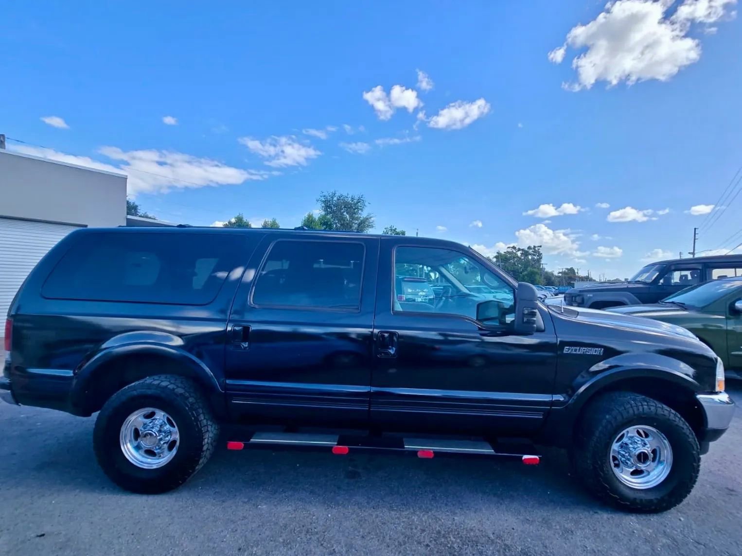 Used 2000 Ford Excursion Limited AWD/4WD image 2