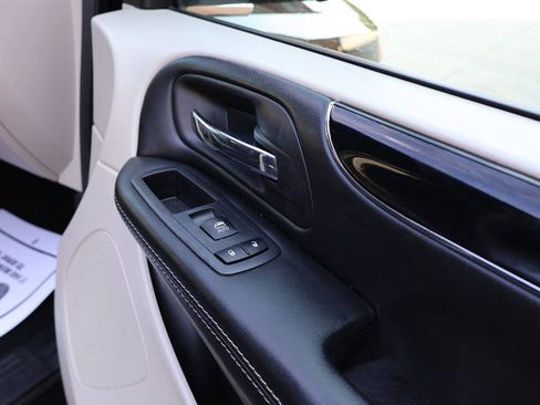 Used 2018 Dodge Grand Caravan SXT FWD image 29