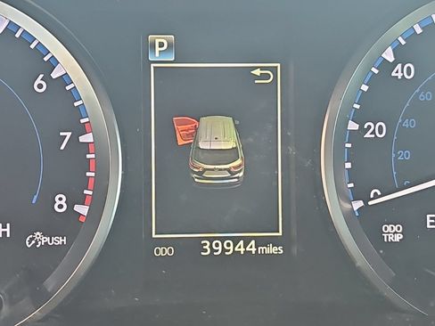 Used 2018 Toyota Highlander LE FWD image 10