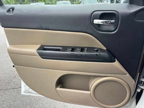 Used 2013 Jeep Patriot Latitude FWD image 11