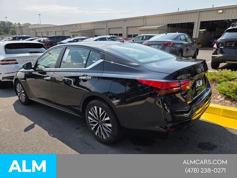 Used 2025 Nissan Altima 2.5 SV FWD image 7