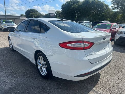 Used 2014 Ford Fusion SE FWD image 4
