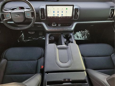 Used 2025 Ford Expedition Max Platinum w/ Stealth Appearance Package image 11