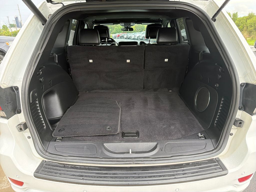 Used 2021 Jeep Grand Cherokee Laredo X AWD/4WD image 17