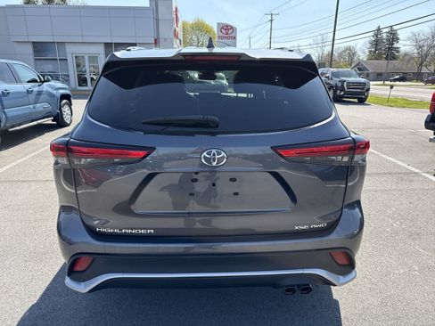 Used 2022 Toyota Highlander XSE AWD/4WD image 9