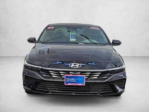 Used 2025 Hyundai Elantra SEL FWD image 2