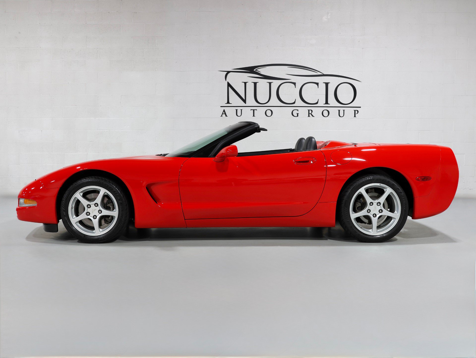 Used 2004 Chevrolet Corvette Convertible w/ Preferred Equipment Group RWD image 31
