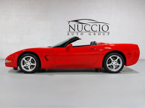 Used 2004 Chevrolet Corvette Convertible w/ Preferred Equipment Group RWD image 31