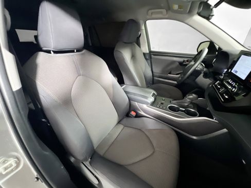 Used 2023 Toyota Highlander L FWD image 31