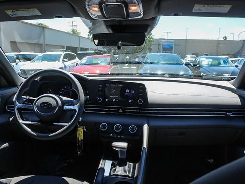 Certified 2023 Hyundai Elantra SE FWD image 16