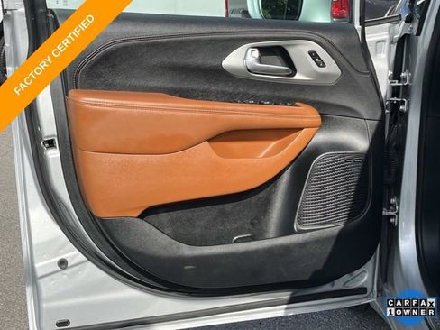 Used 2024 Chrysler Pacifica Pinnacle FWD image 31
