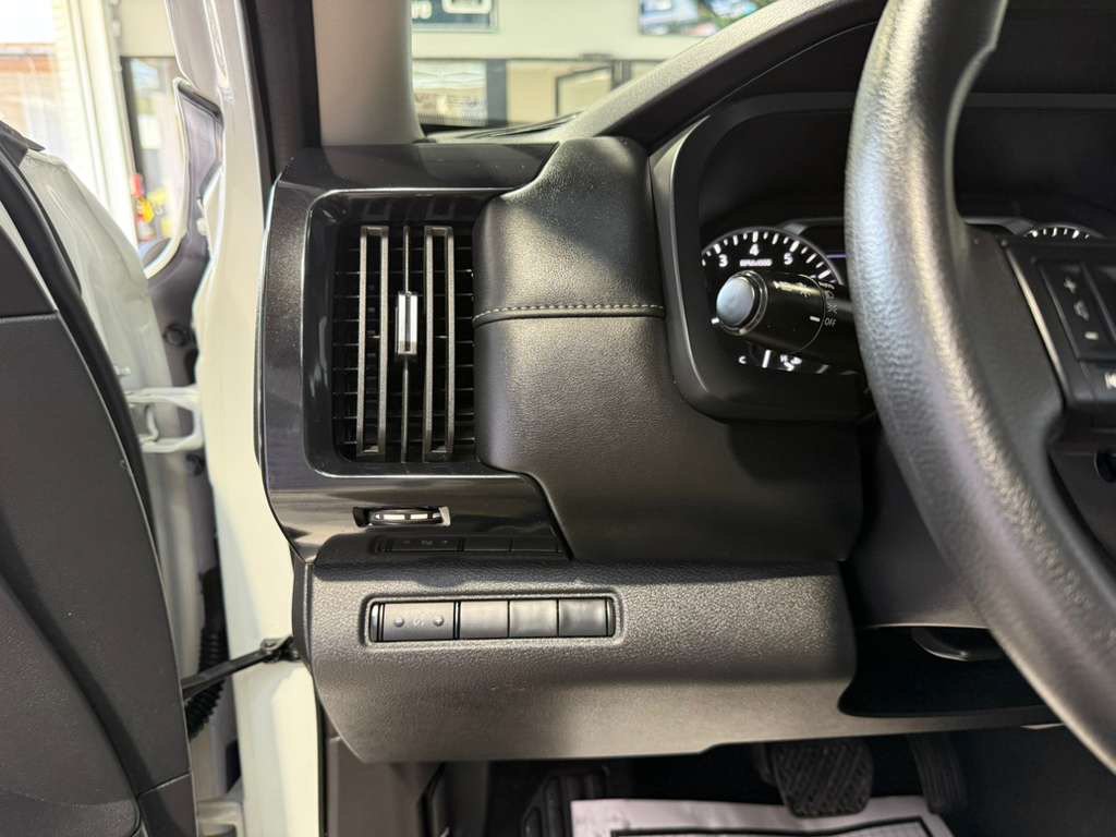 Used 2024 Nissan Pathfinder S AWD/4WD image 22