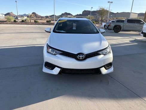 Used 2018 Toyota Corolla iM w/ Carpet Mat Package (TMS) FWD image 2