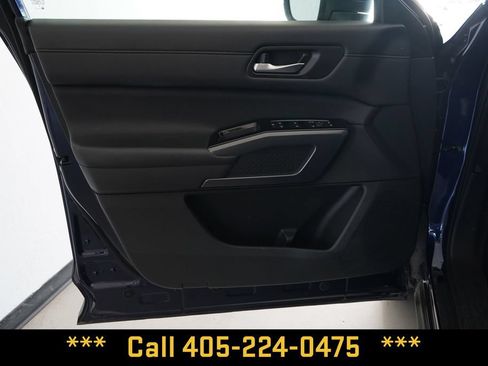 Used 2025 Nissan Pathfinder SL AWD/4WD image 15