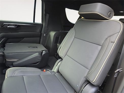 New 2026 Chevrolet Suburban Premier image 13