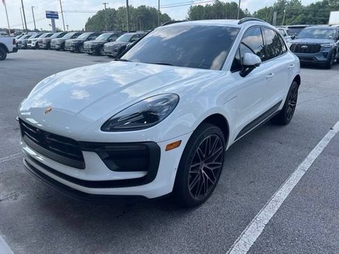 Used 2024 Porsche Macan AWD/4WD image 3