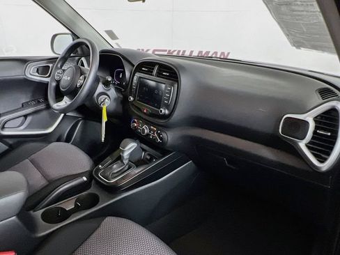 Used 2025 Kia Soul LX w/ LX Technology Package FWD image 34