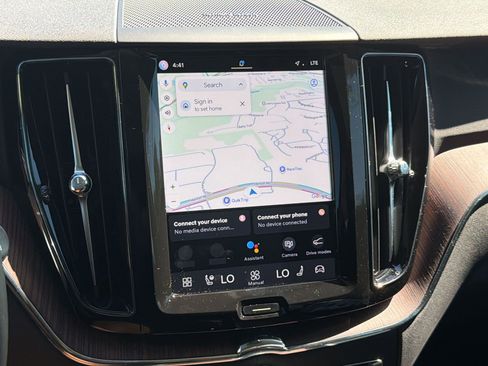 Used 2024 Volvo XC60 B5 Plus w/ Protection Package Premier AWD/4WD image 23