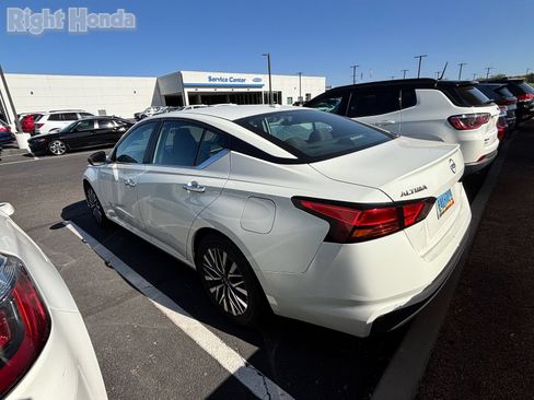 Used 2025 Nissan Altima 2.5 SV FWD image 3